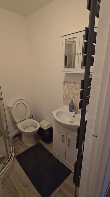 Cozy Flat 1 Bedroom Hucclecote Eksteriør bilde